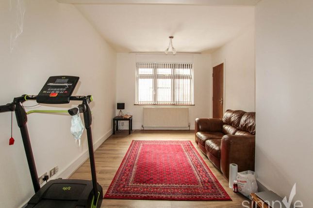 Property to rent in Derwent Drive, Hayes, Middlesex