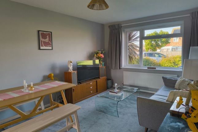 2 Briar Court, Briar Close, Burnham-on-Sea photo 2