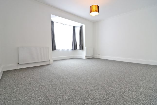 Flat to rent in Madeley Road, Ealing