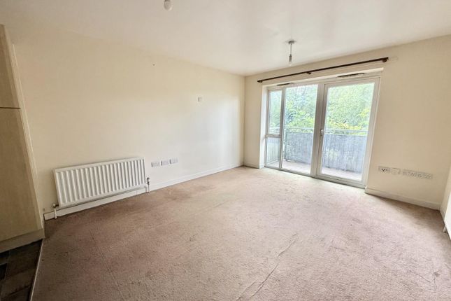 49, Canalside Gardens, Southall photo 3