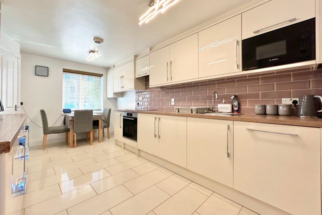 13 Thursby Walk, Exeter photo 3