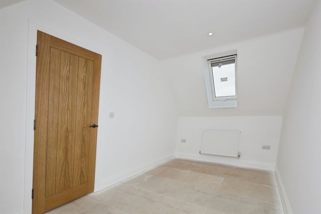 4, Shepham Lane, Polegate photo 3