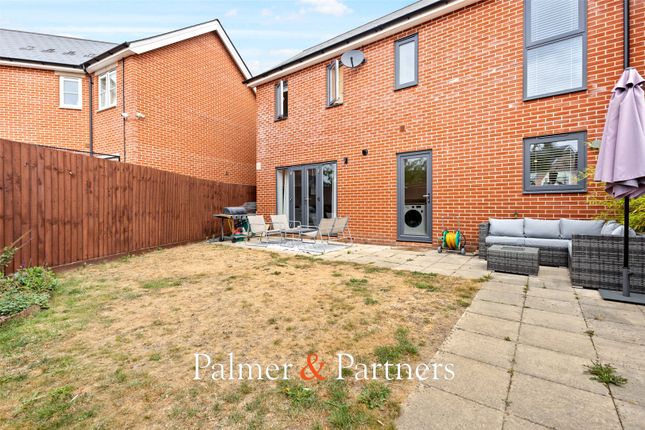 18, Cordelia Drive, Chesterwell, Essex photo 4