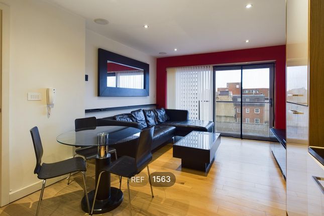 Kitchen &amp; Living Area
