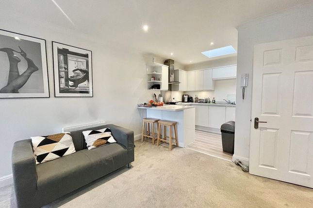 Thumbnail Flat to rent in The Gables, Waldeck Road, Ealing