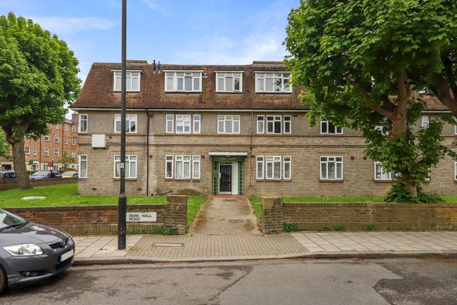 Flat to rent in Park Court, Park Hall Road, London