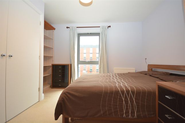 Flat for sale in St. Georges Grove, London