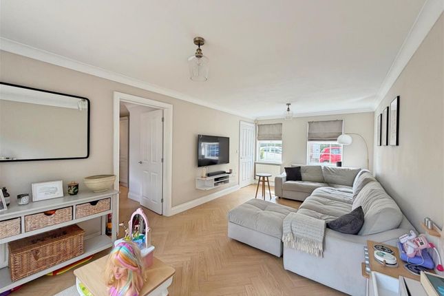 8, Plaiters Way, Braintree photo 3