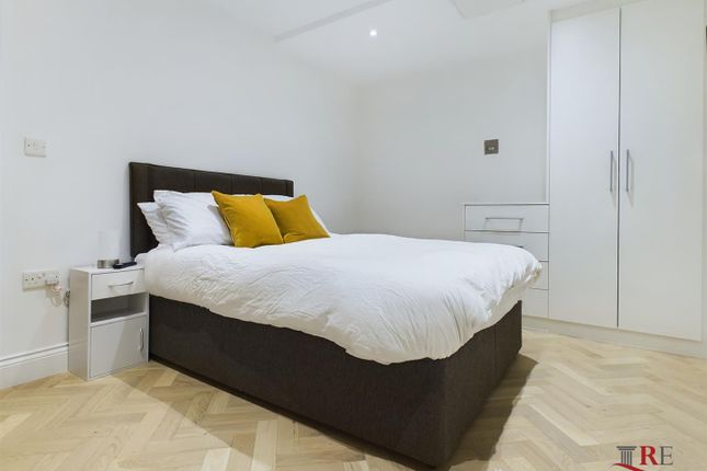 Flat 23, 48-50, Christchurch Avenue, London photo 4