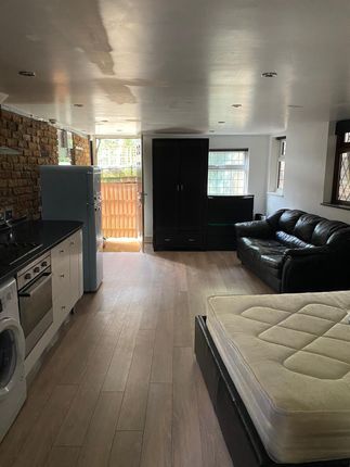 Studio R/O Monks Rest, Hillside Road, Pinner photo 4