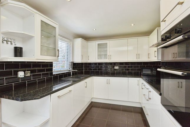 2a, Vicarage Road, MILTON KEYNES photo 2