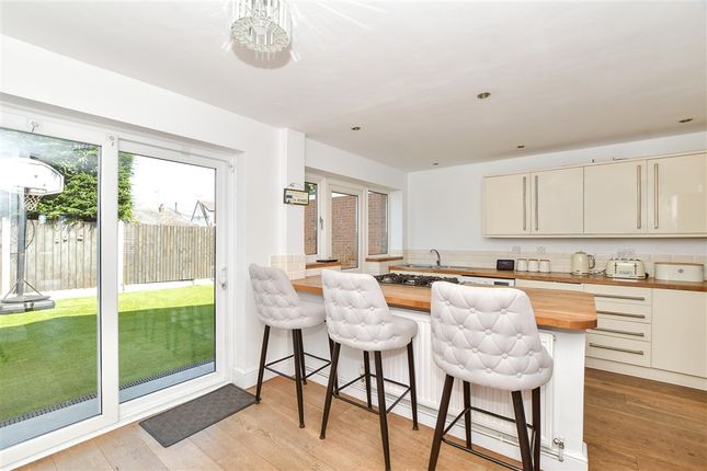 Viking Way Runwell, Wickford photo 4