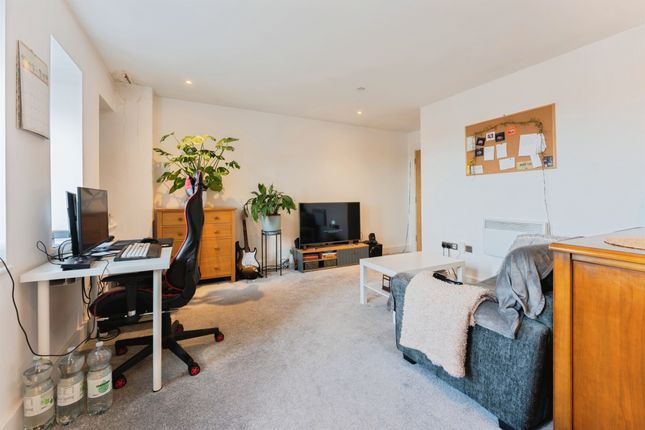 Flat 1, Market Court, Oliver Street, Birkenhead photo 4