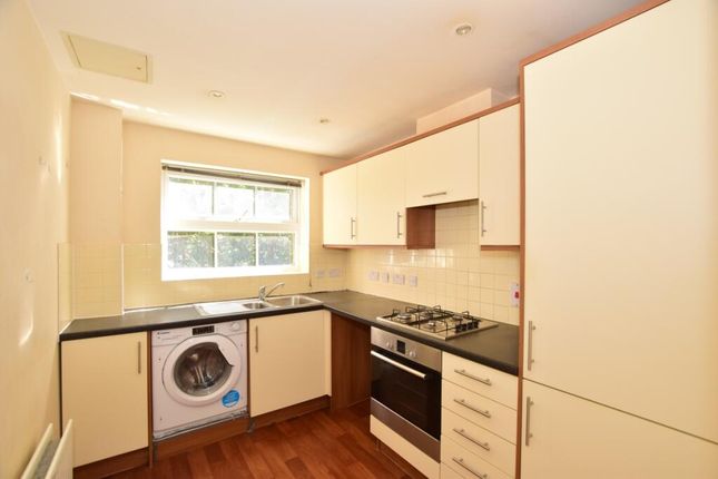 24, Lucas Close, Crawley photo 2