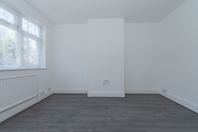 75, Kynaston Avenue, London photo 4
