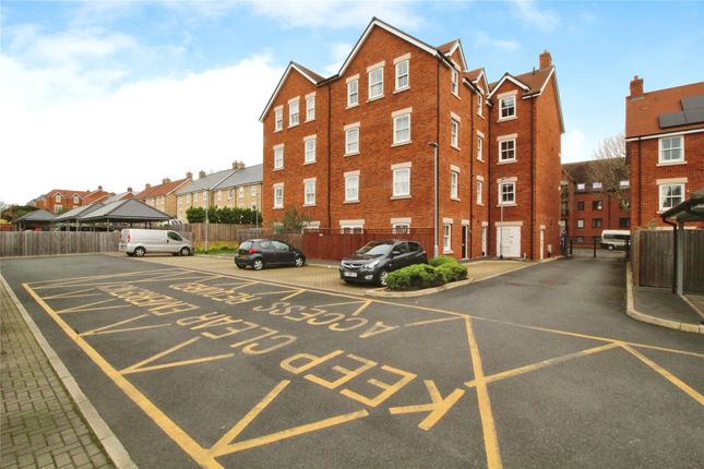 Flat for sale in De Montfort Place, Bedford, Bedfordshire