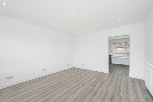 89, Craigmount, Kirkcaldy photo 3