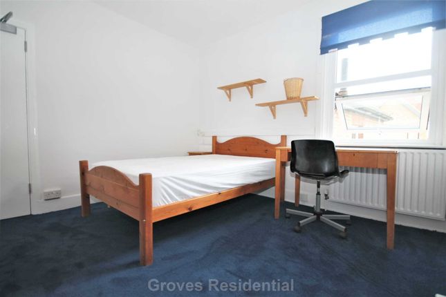 Room to rent in Avenue Road, New Malden