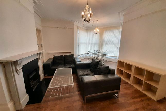 2 Waldrist Sittingroom Photo1.Jpg