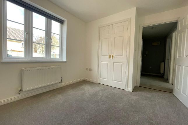 2, Castle Stream Court, Dursley photo 4