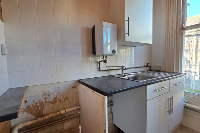 Flat 2, 16 Southfields Road, Eastbourne photo 4