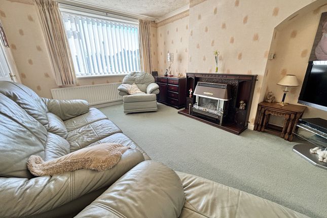 18, Pershore Gardens, Normoss photo 3
