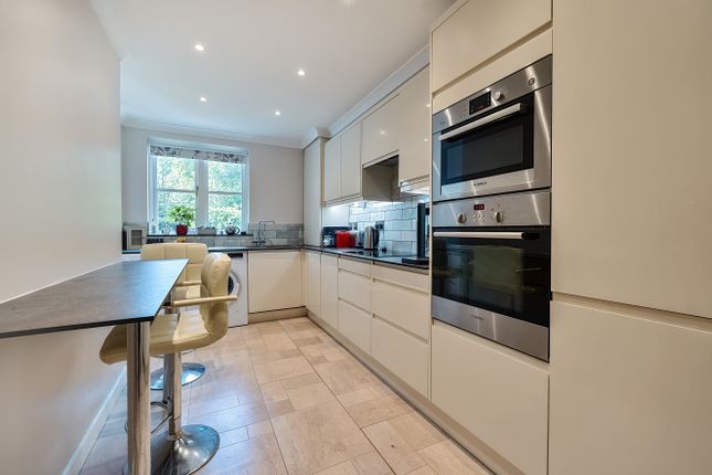 Flat for sale in Brompton Park Crescent, London