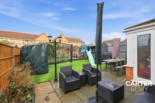 10, Douglas Close, Grays photo 4