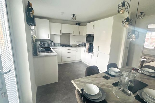 8, Robertson Close, Middlesbrough photo 2