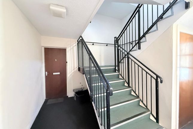 4, Woodside Court, Falkirk photo 2
