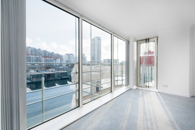 Boardwalk Place, London photo 3