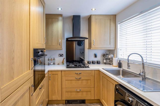 34, Thicket Drive, Rotherham photo 2