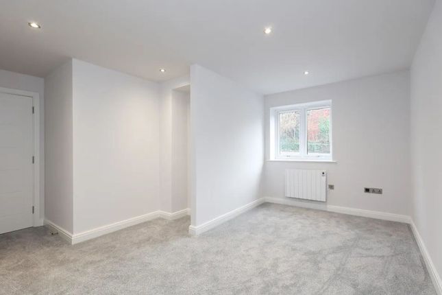 8 Newlyn Road, Sheffield photo 4