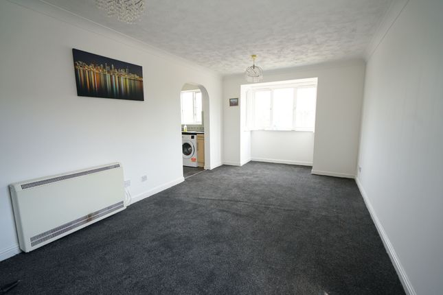 14 Josling Close, Grays photo 2