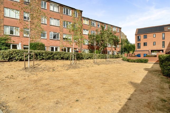 Flat 6, Field Court,, Earle Crescent, Berkshire photo 4
