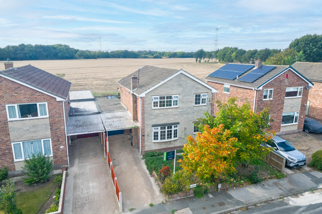 4-bed detached on 35, Almond Tree Avenue, Carlton, North Yorkshire, DN14 9QR, Carlton, £180,000