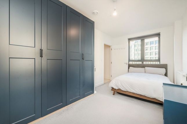 Flat 240, Viscount House, 8, Lakeside Drive, London photo 3