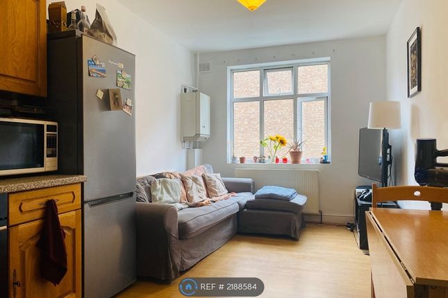 Flat to rent in Seven Sisters Road, London