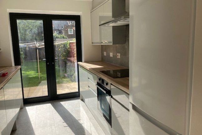 151, Princes Avenue, Watford photo 2