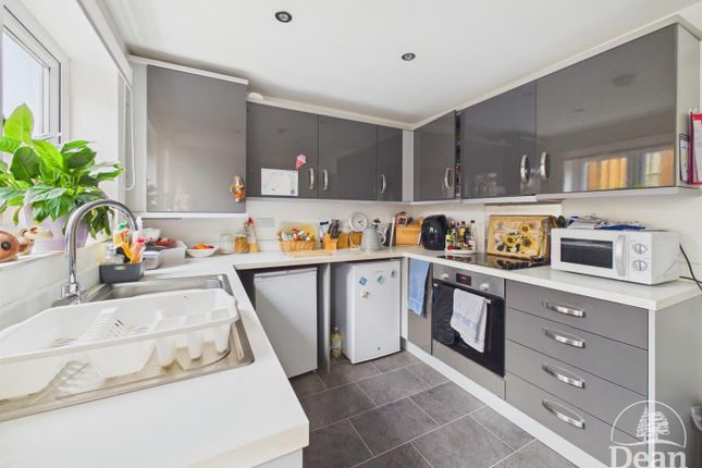 91, Sneyd Wood Road, Cinderford photo 3