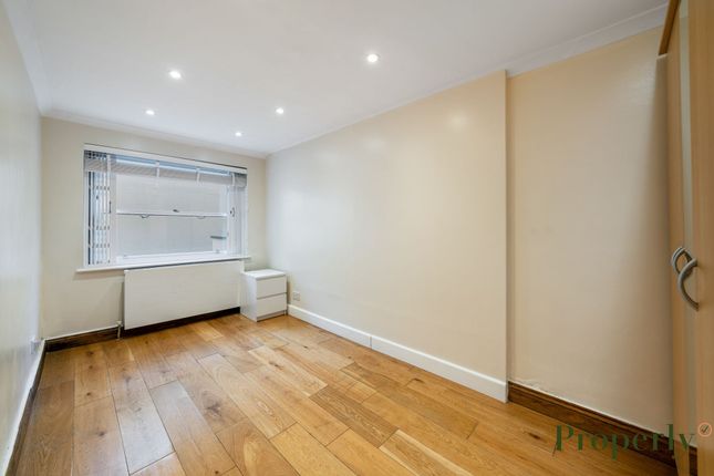 Flat for sale in Cathcart Hill, London
