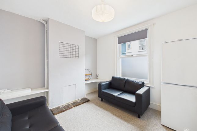 Room 3, 24 Franklin Street, Brighton photo 3