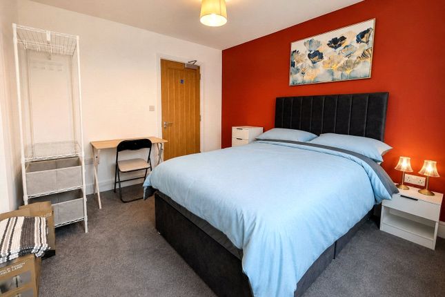 Room 4, 41, Royal Oak Road, Woking photo 2