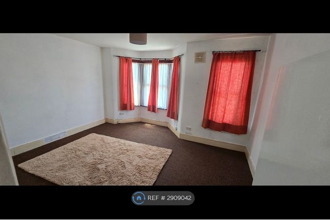 First Floor Flat, Browning Road, London photo 3