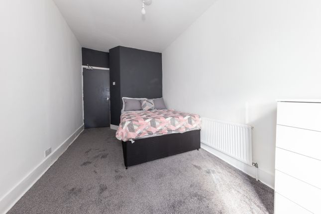 Room to rent in Dallow Road, Luton