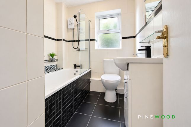 11 Bradwell Grove, Chesterfield photo 4