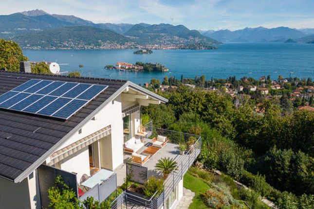 Villa for sale in Stresa, Lake Maggiore, Piedmont, Italy