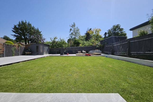 2 Graham Gardens, Luton photo 3