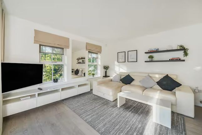 129, Ashley Road, Walton-on-Thames photo 4