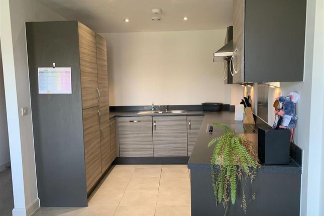 Flat to rent in The Serpentine, Aylesbury